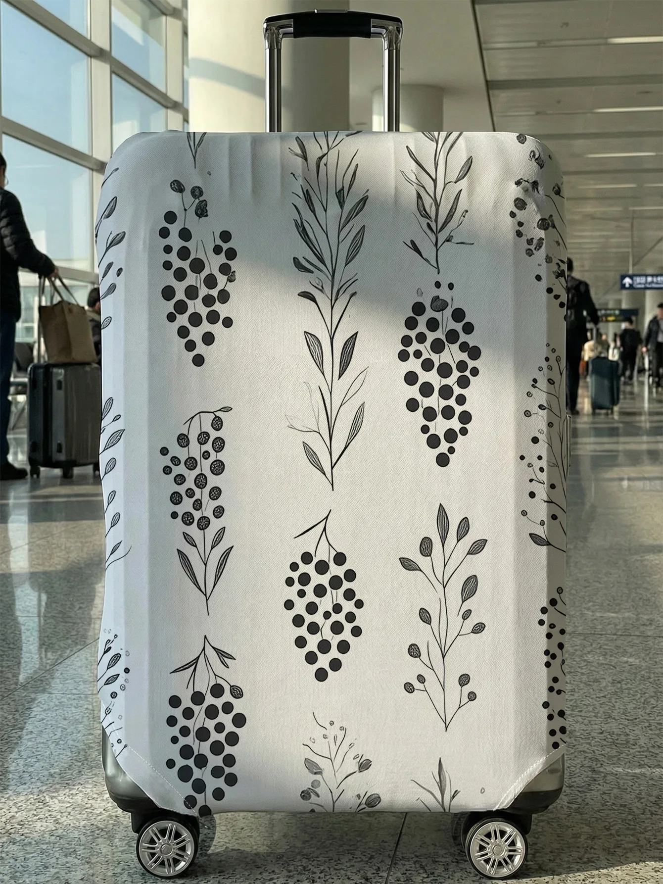 

Minimalist Black White Plant Berry Luggage Cover, Suitable for 18-32 Inch Luggage Cover, Luggage Handle Glove, Travel Accessorie