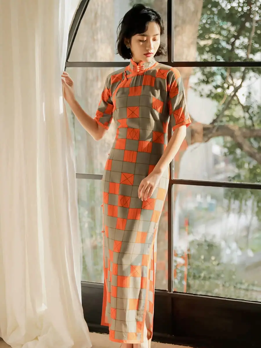 

Весенне-летнее хлопково-шелковое платье-ципао с коротким рукавом, разрезом до середины бедра, в стиле ретро, на каждый день