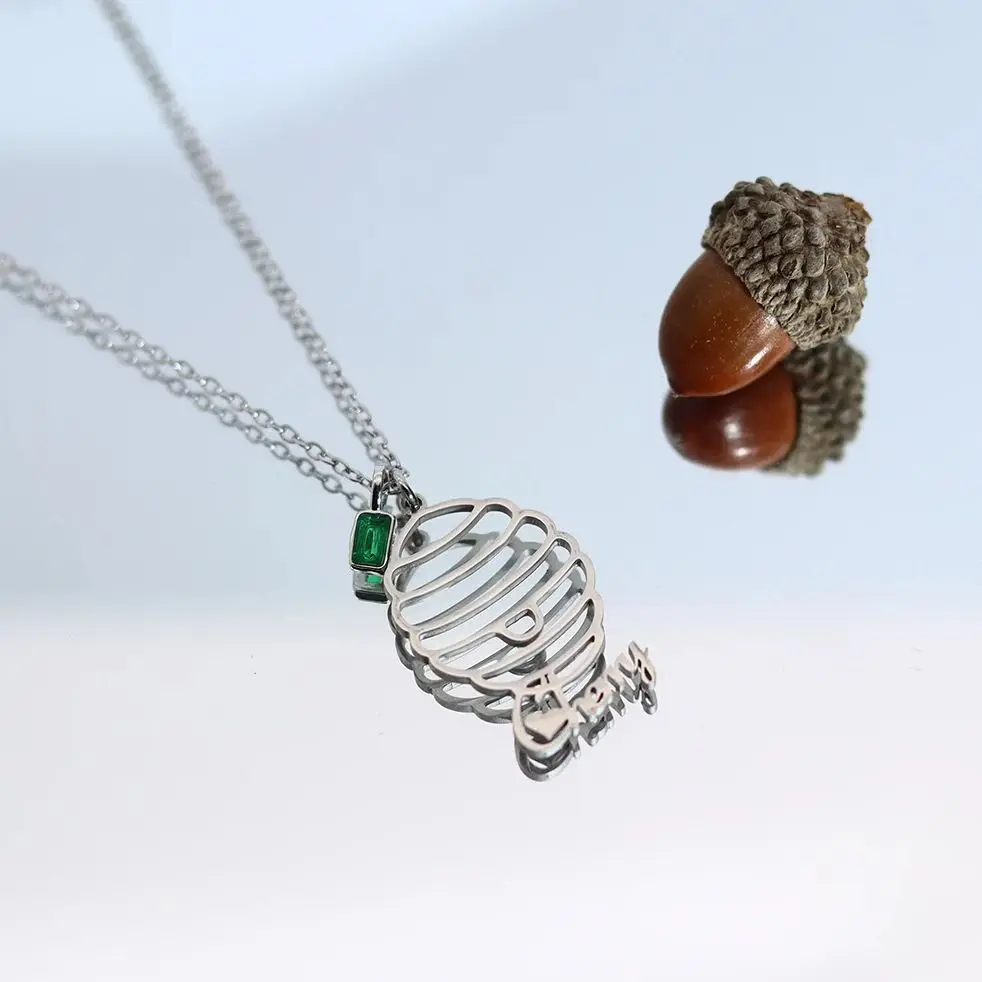 

Ожерелье с именем в форме сот из нержавеющей стали с серебряным покрытием от Chandler Customized, украшения с природными мотивами для мужчин и женщин