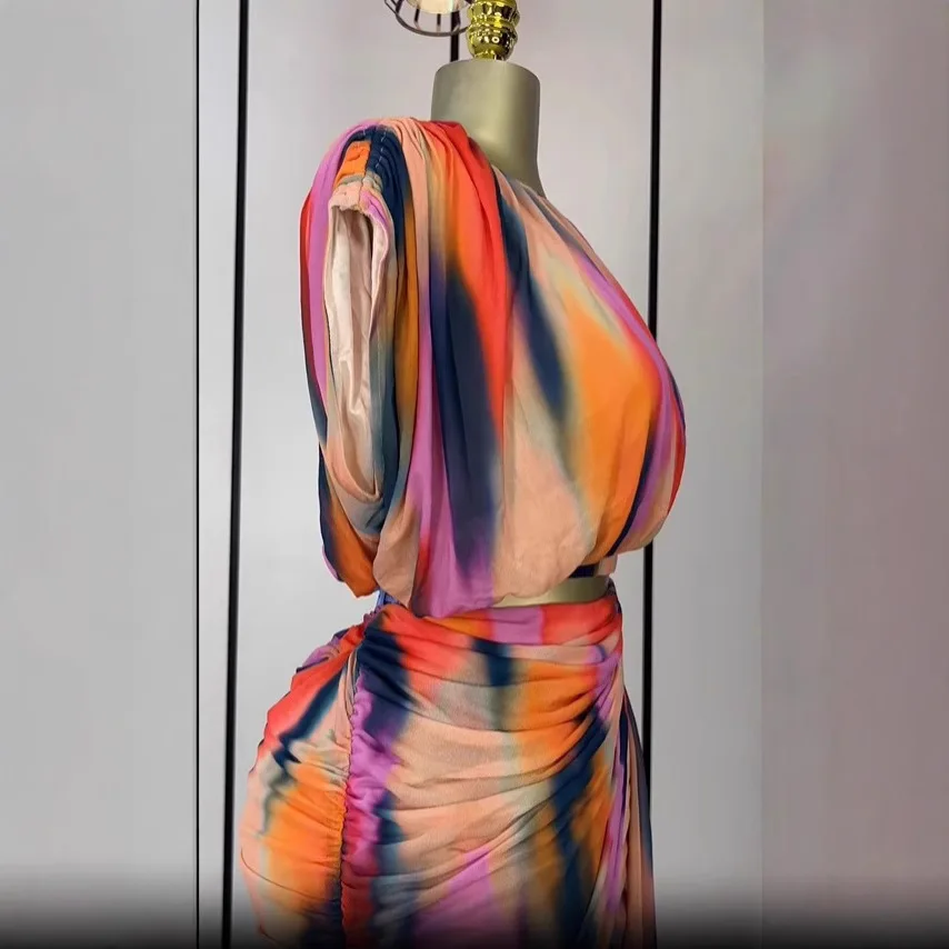 ชุดเซ็ตสองชิ้น เสื้อแขนกุดคอทรงกลมพิมพ์ลายมัดย้อมระดับไฮเอนด์สำหรับผู้หญิง ฤดูร้อน 2025 + กระโปรงสั้น