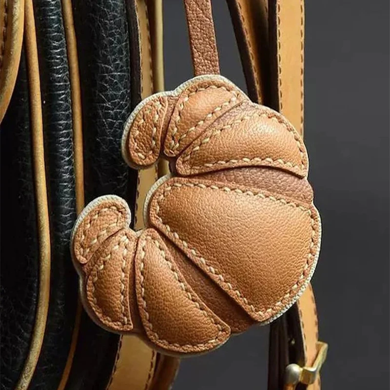 Portachiavi con ciondolo per borsa in croissant di pelle di pecora fatta a mano, portachiavi con ciondolo per ragazze, conchiglia per cellulare, borsa regalo, accessori decorativi