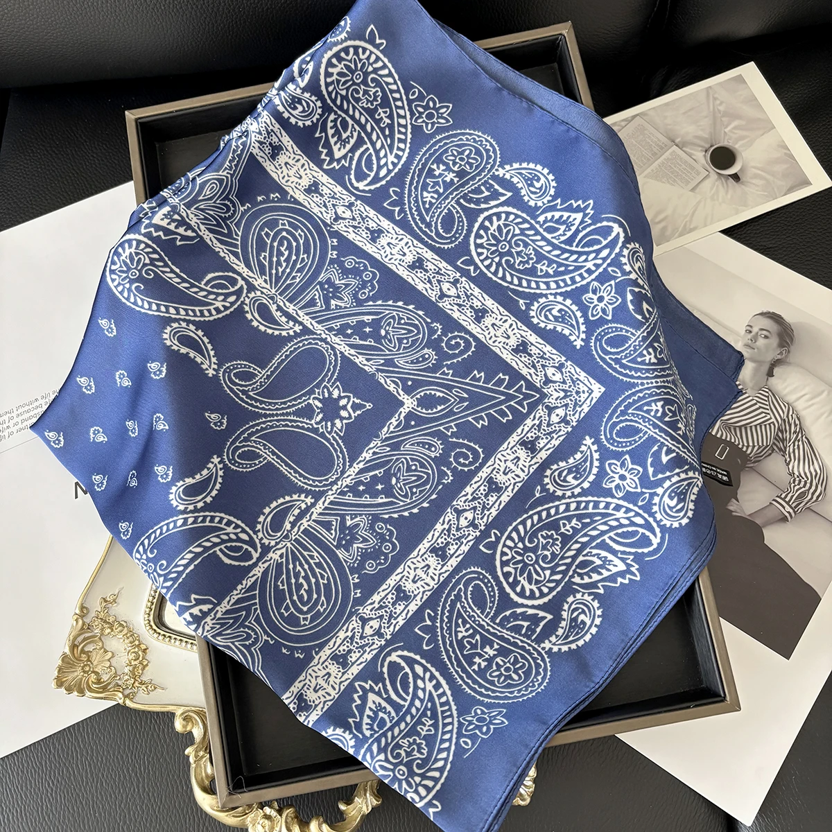 Retro Paisley-Schal, Damen-Satin-Schal, Haar- und Handtuchschal, Damen-Kopftuch, kleiner Halstuch-Schal, Hijab, Damen-Schals. – Detail 4