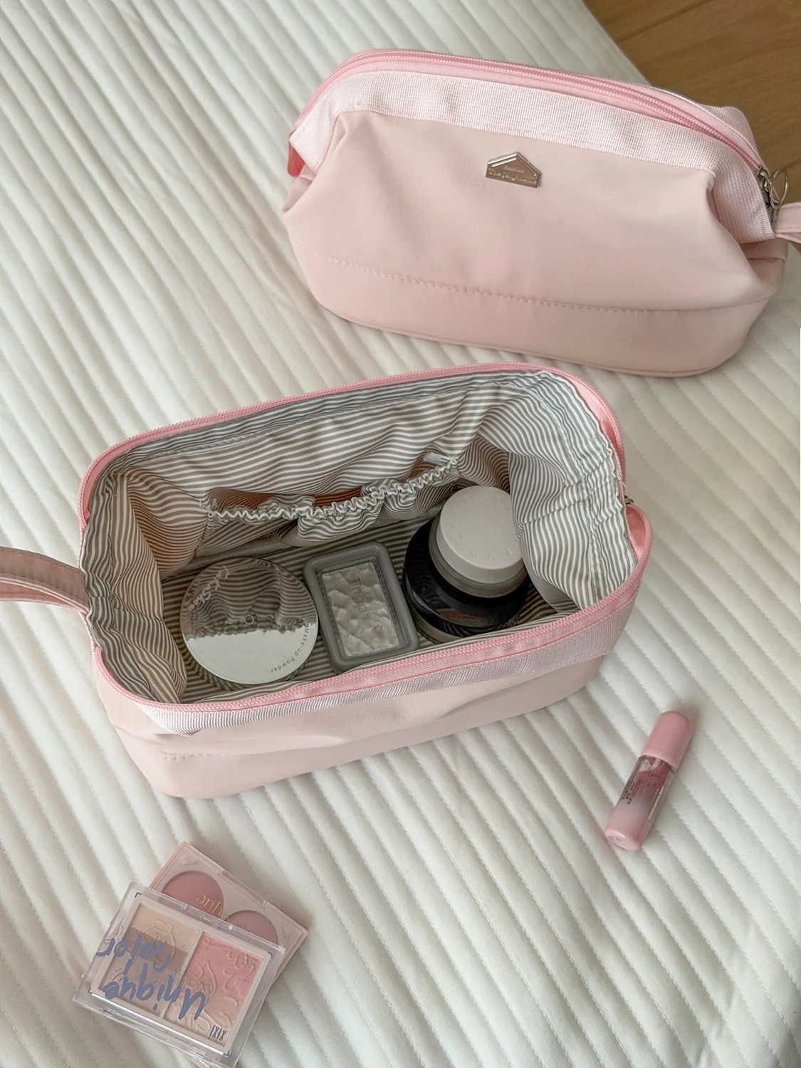YT Große Kapazität Make-up-Tasche mit Weitem Einstieg, Schlicht und Stilvoll, Unterteiltes Design, Kosmetik-Aufbewahrungstasche, Toilettentasche – Detail 7