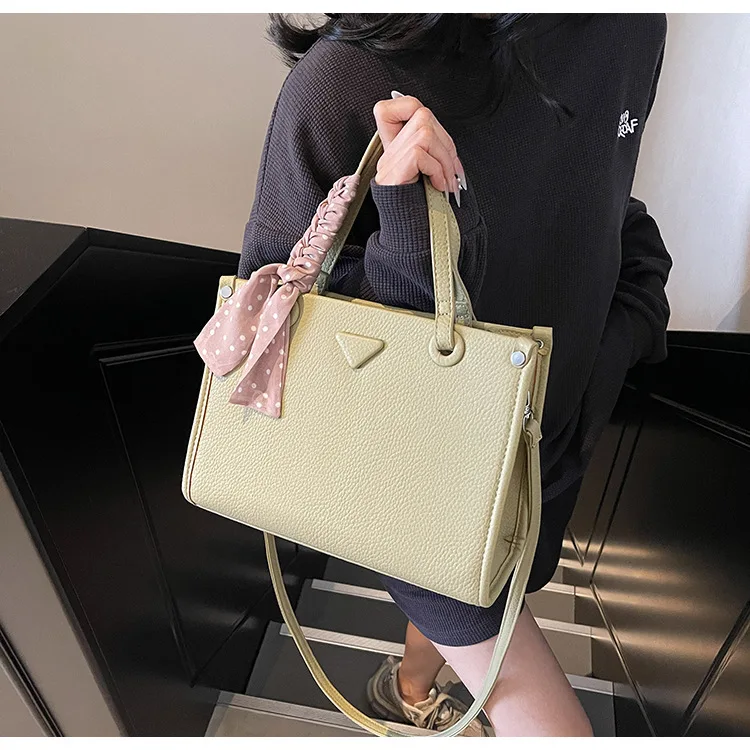 

2025 New! Fashion Retro Silk Scarf Tote Bag - Premium Large Capacity Commuter Crossbody