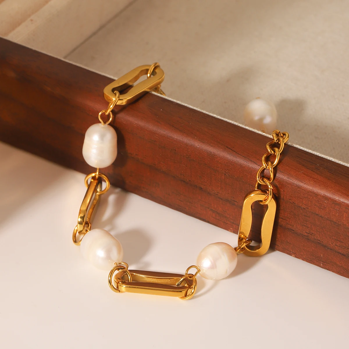 

New Fashion Freshwater Pearl Bracelet Cross Chain Stainless Steel Bracelet Ladies Light Luxury Gift Geometric Accessories