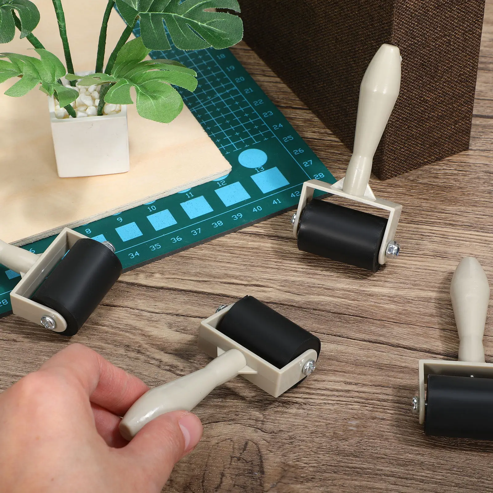 

Набор из 4 высококачественных резиновых валиков для гравюры, ручной инструмент для нанесения чернил, для рукоделия, штамповки и художественных проектов