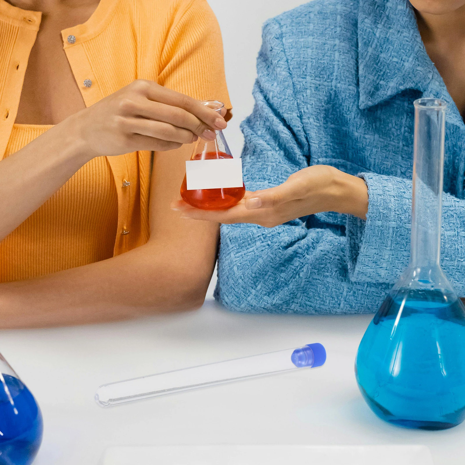 

25Pcs Laboratory Test Tubes Transparent Plastic Sampling Tubes Secure Cap for Sample Storage Observation Scientific Research