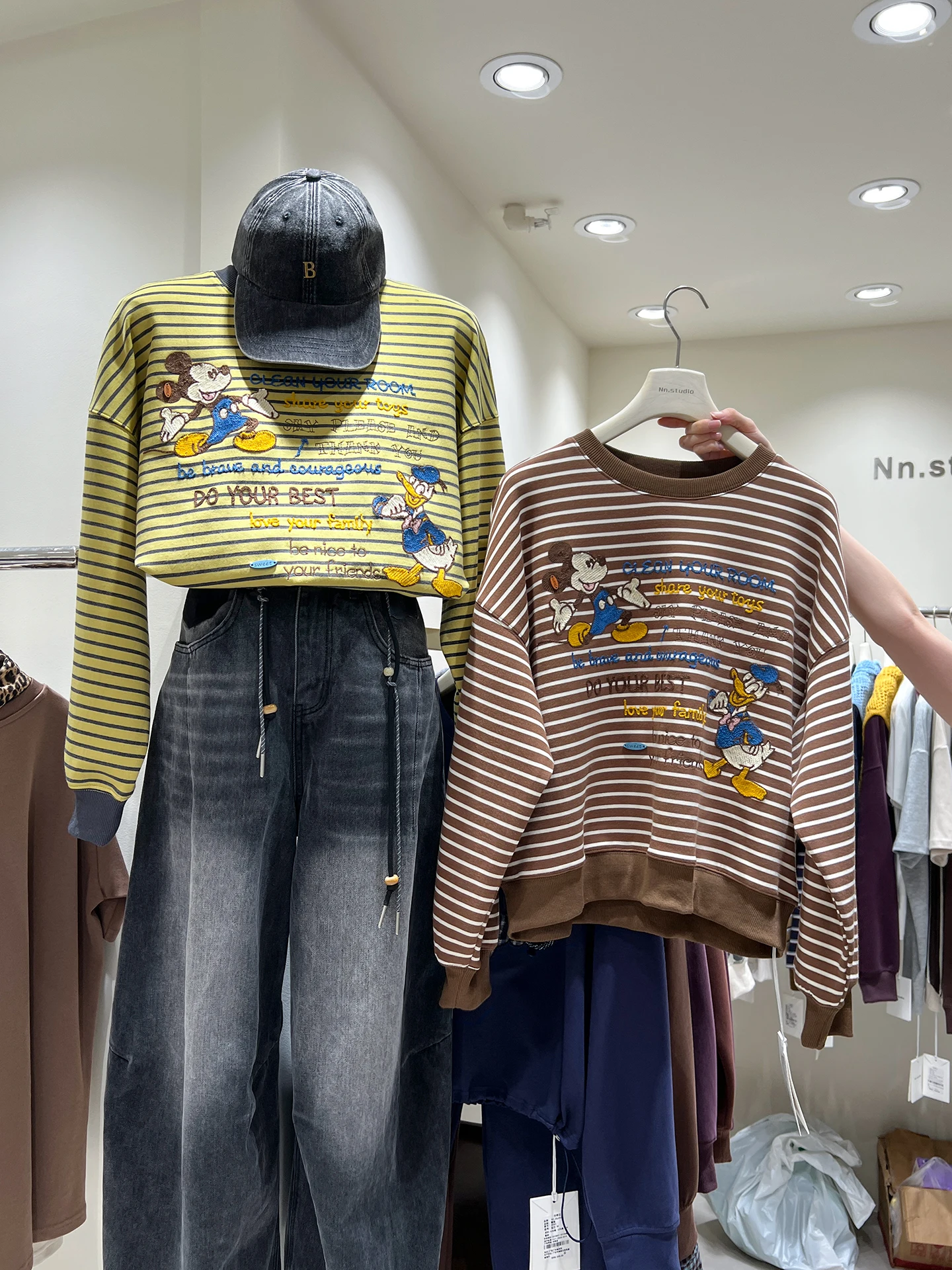 European Style Cartoon Sweatshirt for Women 2025 Autumn New Heavy Embroidery Round Neck Color Block Striped Print Top