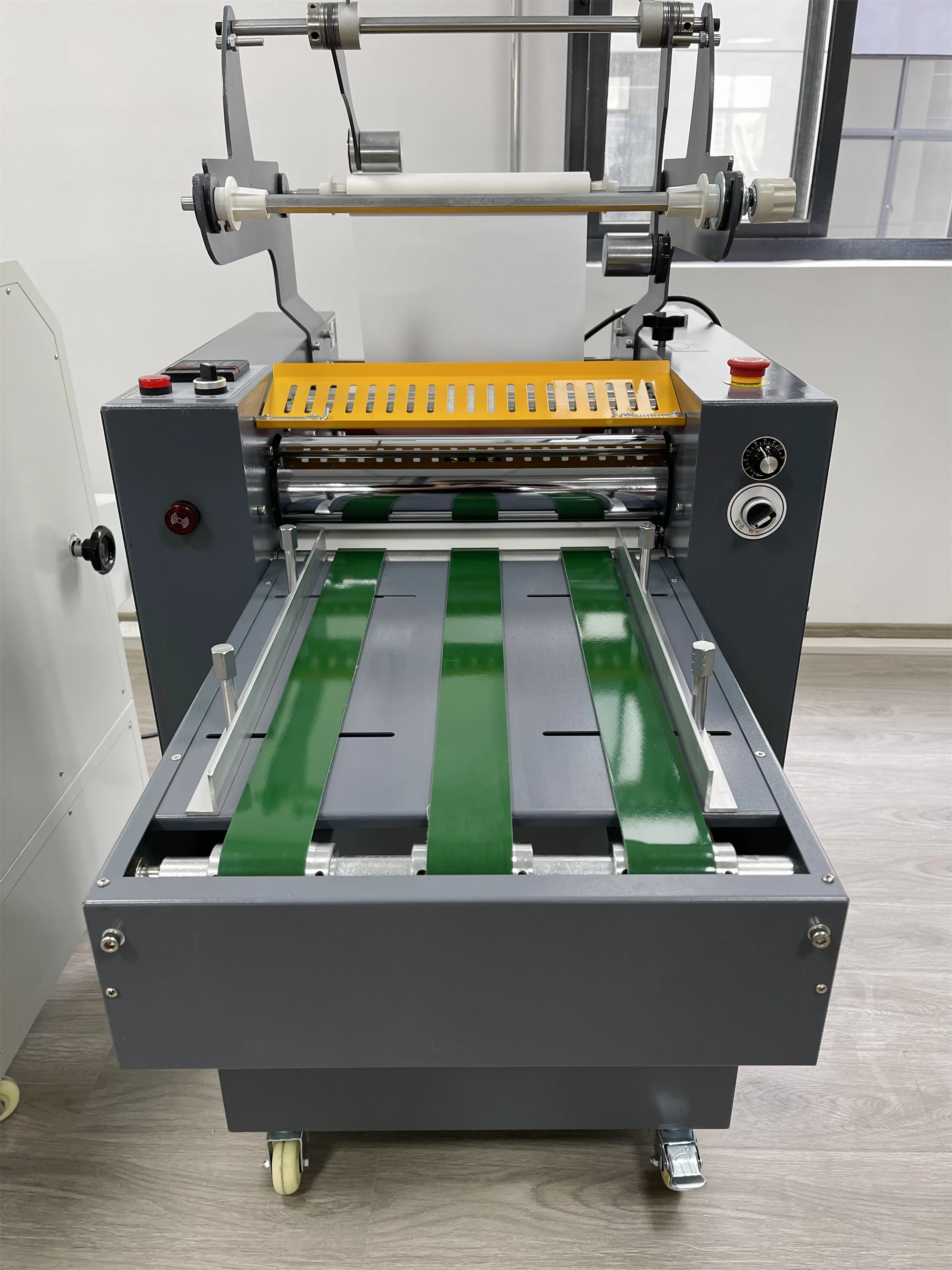 SG-390B Steel Roller A3 Size Paper Automatic Laminating Machine 350mm Paper Thermal Laminating Machine