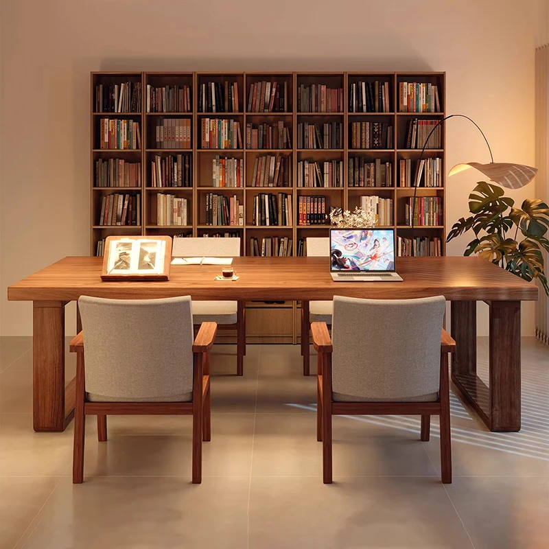 Biurko recepcyjne drewniane, organizery na komputer, estetyczne biurko w stylu skandynawskim, minimalistyczny design, meble biurowe, unikalne meble.