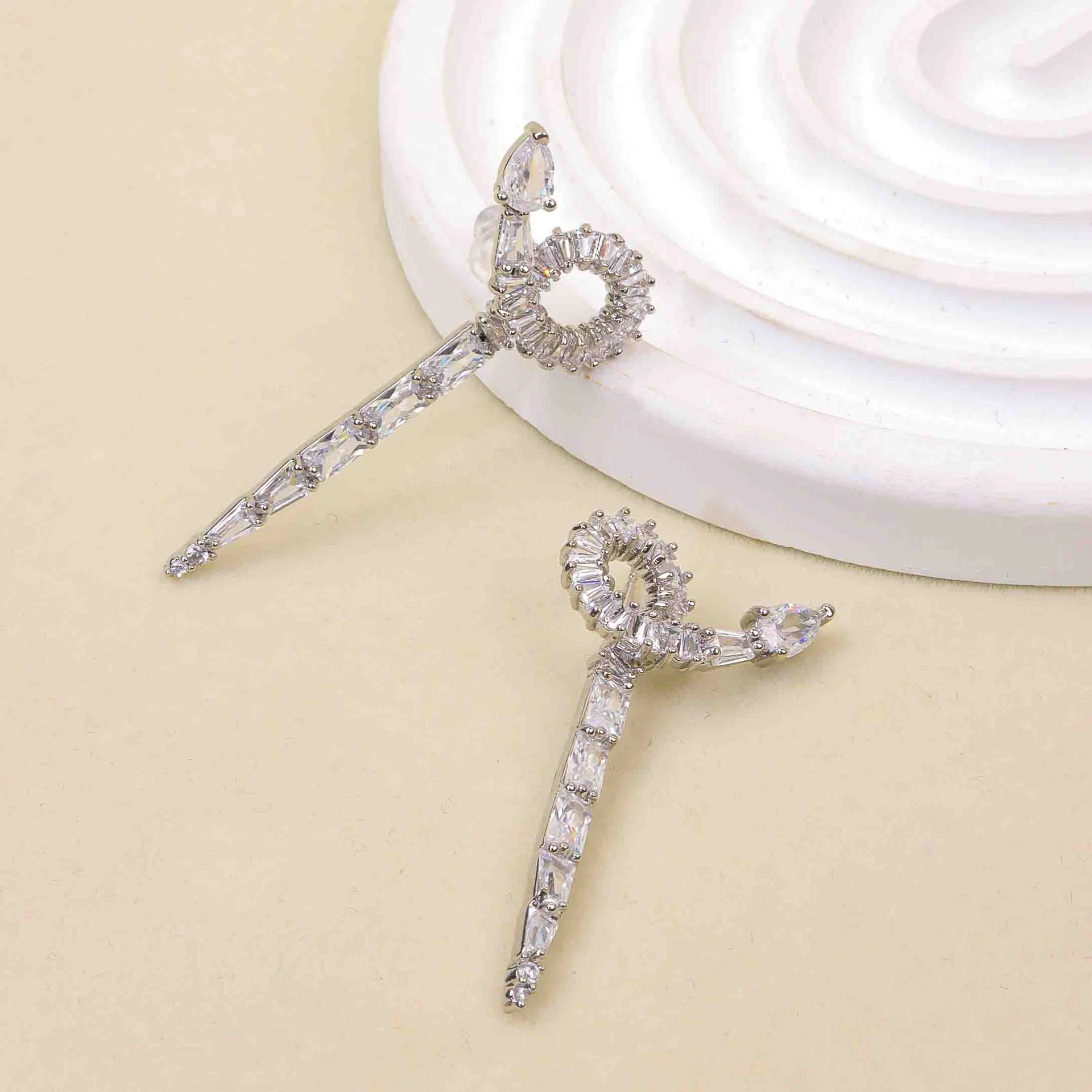 

Long-shaped snake-shaped zodiac-themed versatile luxury fashion and elegant earrings in S925 silver with elegant charm ear studs