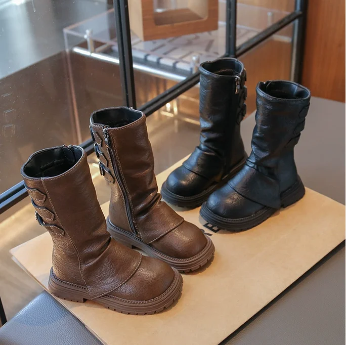 

Сапоги до середины икры для девочек, модные детские высокие сапоги, простые классические детские кожаные сапоги на толстой подошве для подиума, новинка зимы 2023 г.