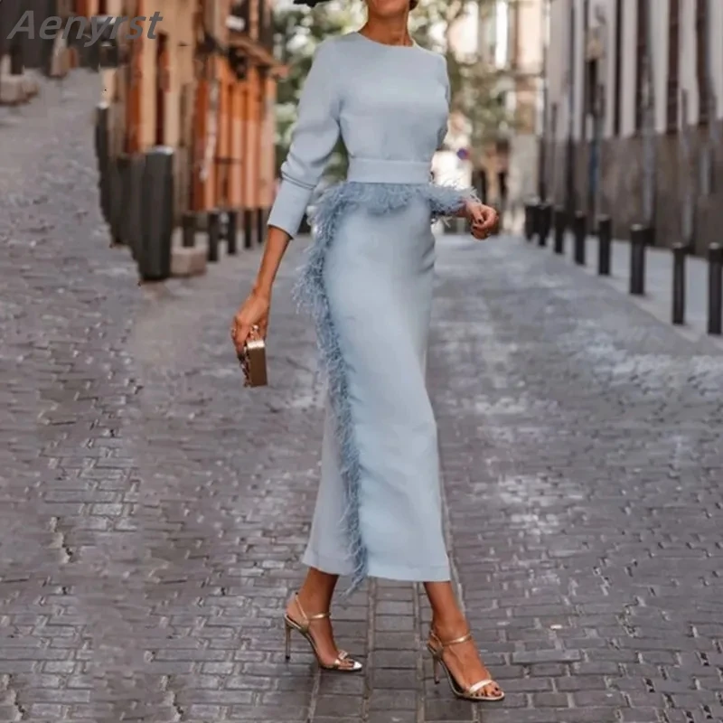 Vestido de fiesta de satén con plumas y cuello redondo para mujer, traje elegante de color azul cielo, largo hasta el tobillo, Dubái