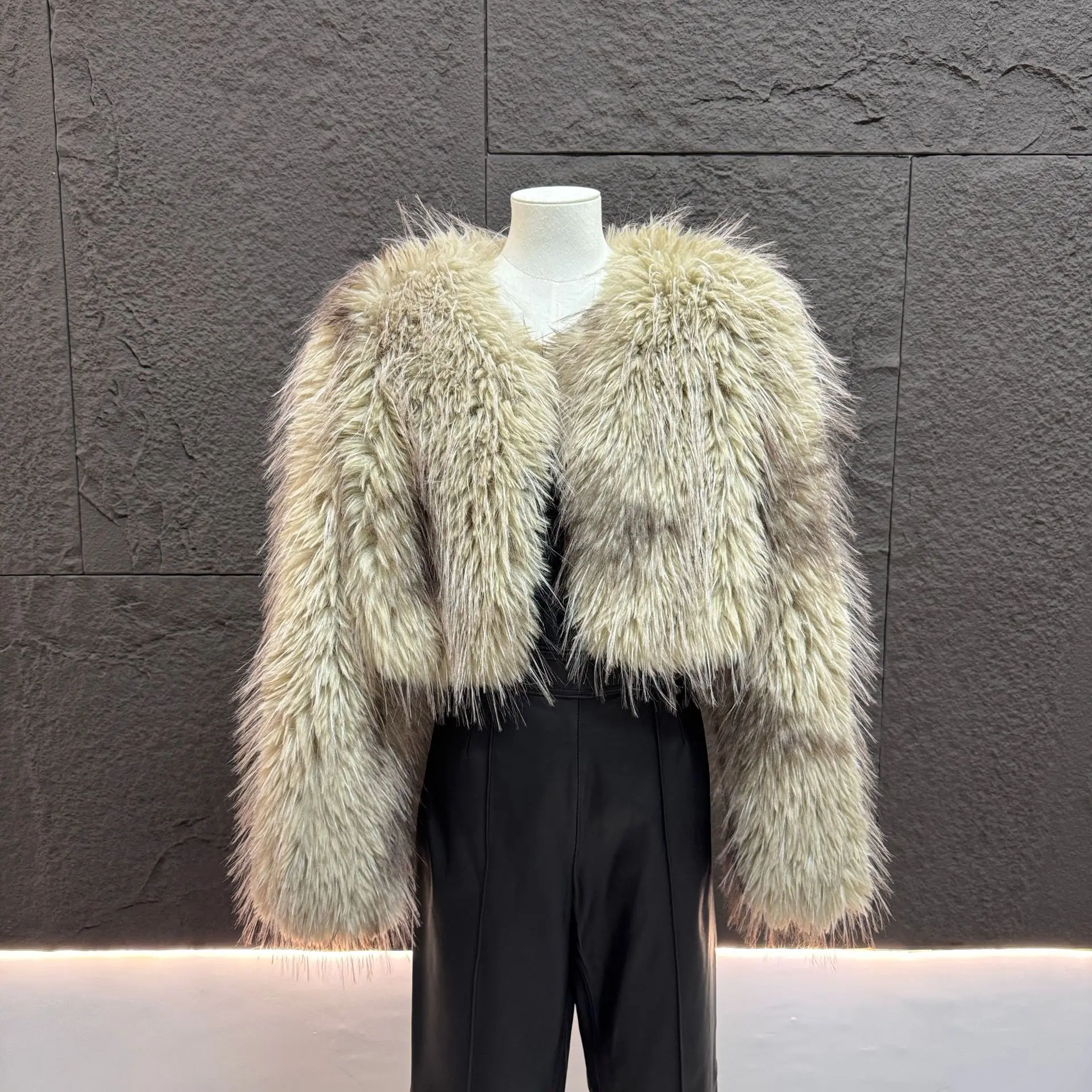 Autumn and Winter Women's Short Genuine Mink Fur Coat, 100% Real Mink Fur, Ski Travel Fashion Temperament Women's Fur Jacket