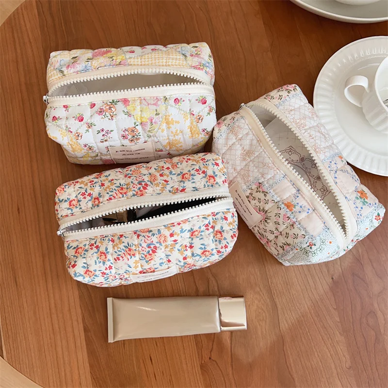 Vintage Floral Cosmetic Bag for Women Cute Purse Female Travel Makeup Case Quilted Flower Small Handbags Inner Bag Ship Bag