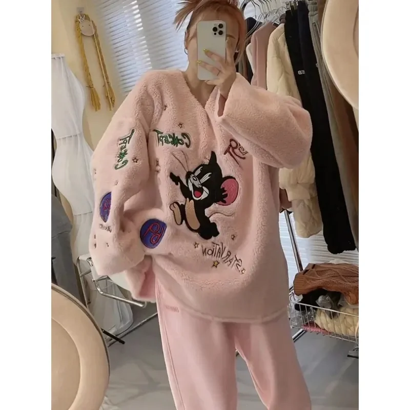 

Korean Loose Simple Commuter Large Edition Embroidered Graffiti V-neck Lamb Wool Sweater Women's Autumn Winter Plush Coat Trend