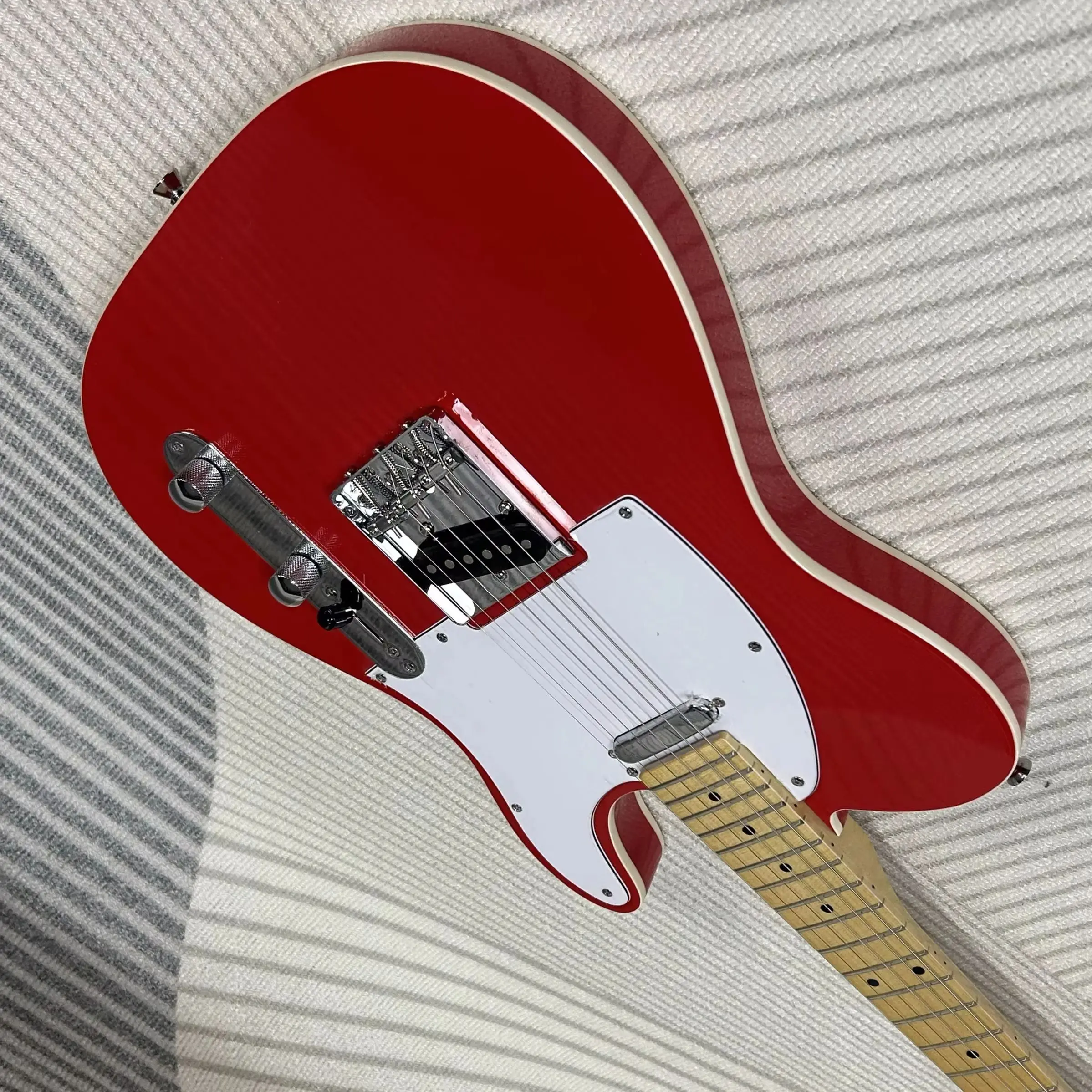 

Hot Sale Electric Guitars Red Color Maple Fretboard Double Binding Mahogany Body