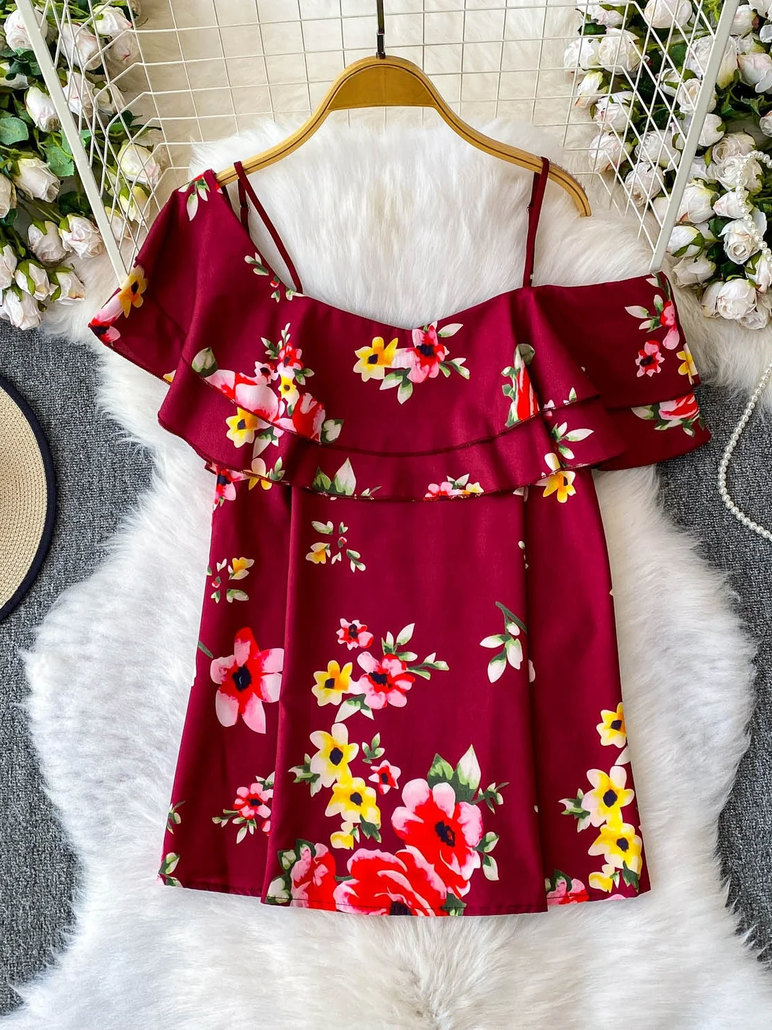 

Женская свободная футболка с открытыми плечами и рюшами на подоле, летний винтажный утягивающий топ с цветочным принтом, корейский топ для поездок на работу и ветер