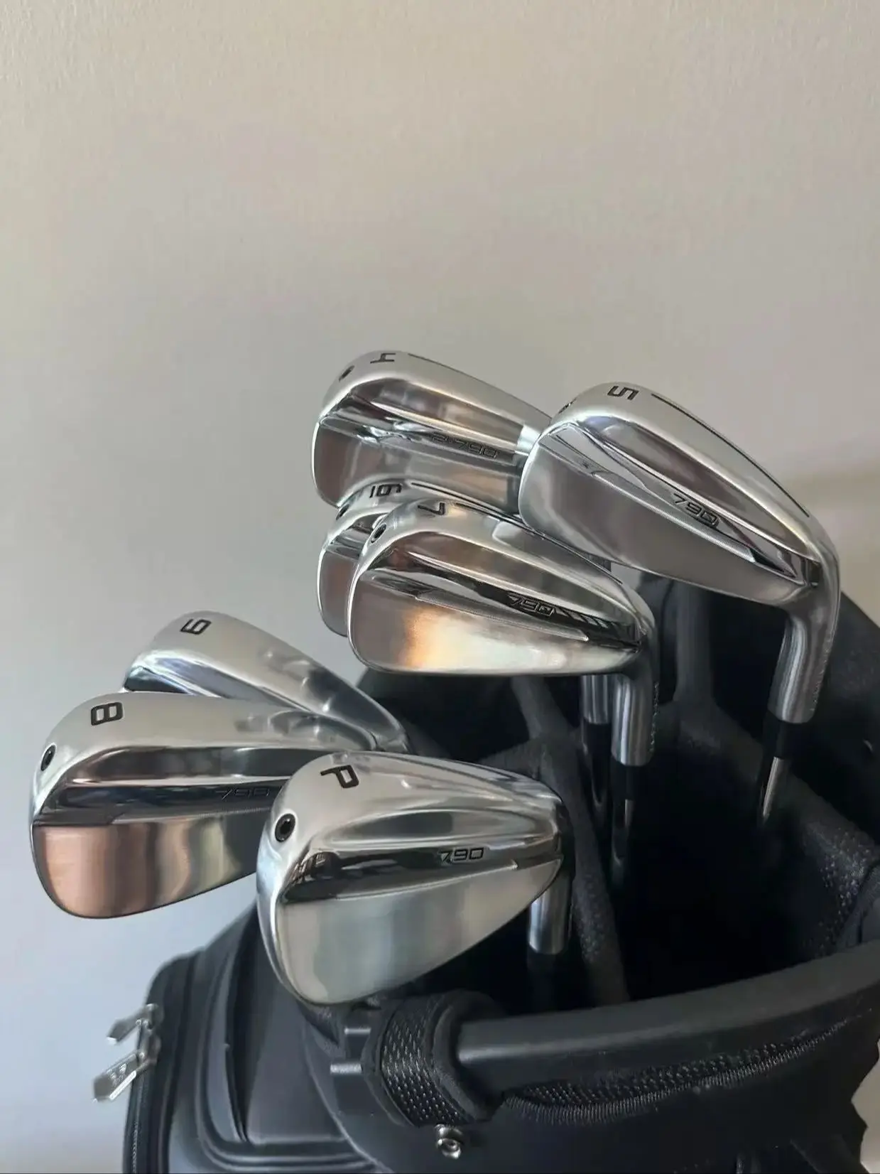 

Abay_ New men's golf club 5th generation silver P790 Iron Set（456789P) R/s flexible steel/graphite shaft with top cover