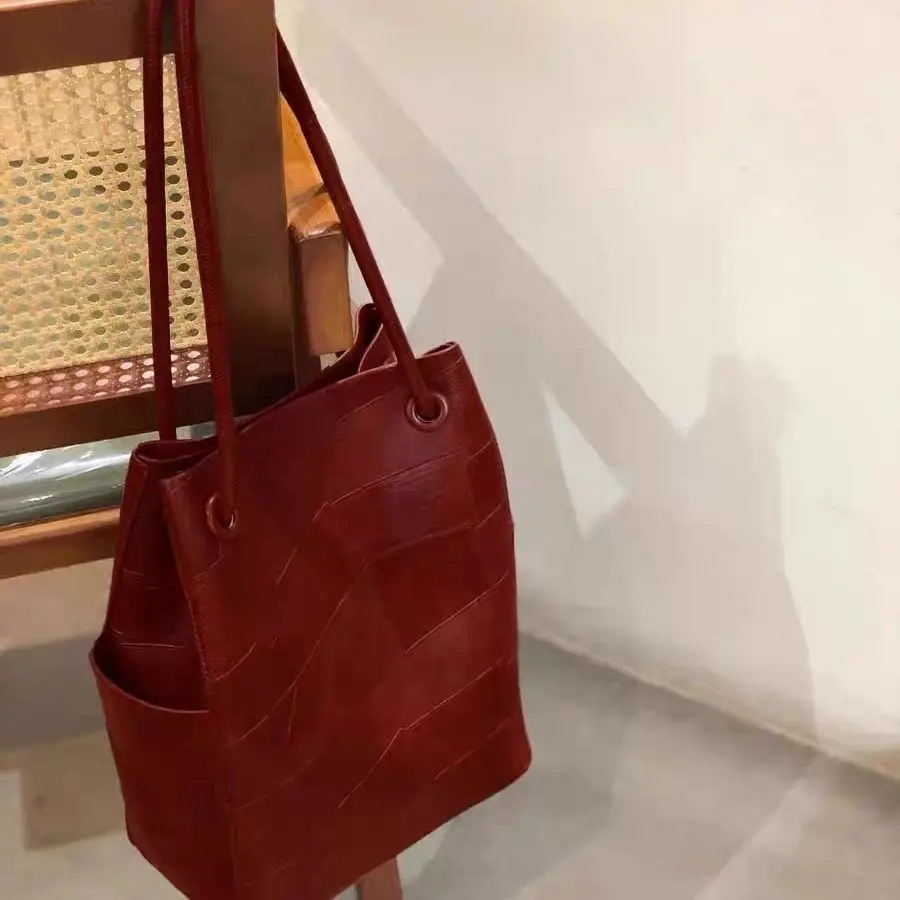 

Retro Red Simple Tote Bag Women Leather Patchwork Large Capacity Shoulder Bag Ladies Fashion Commute Versatile Underarm Bag Chic