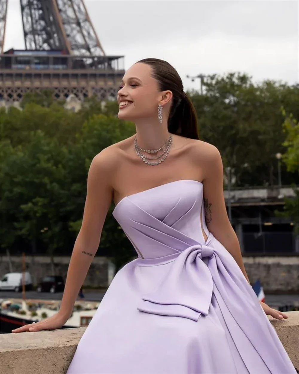 맞춤형 댄스 파티 드레스 우아한 Strapless Empire a 라인 파티 드레스 바닥 길이 민소매 새틴 셔링 정장 저녁