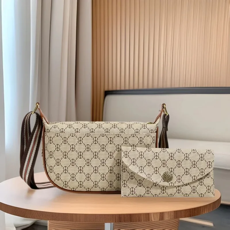 

​​2025 Chic Soft Leather Saddle Bag, Versatile Crossbody Design for Women, Blending Luxury with Everyday Practicality​