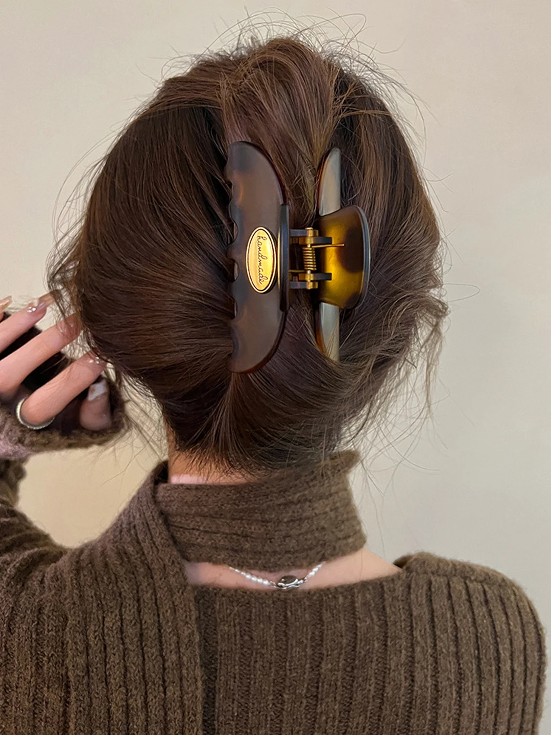 1 Stück Elegante Haarspange mit Schildpattmuster und goldenem Etikett, Damen Haarklammer für hochwertige Frisuren – Detail 4