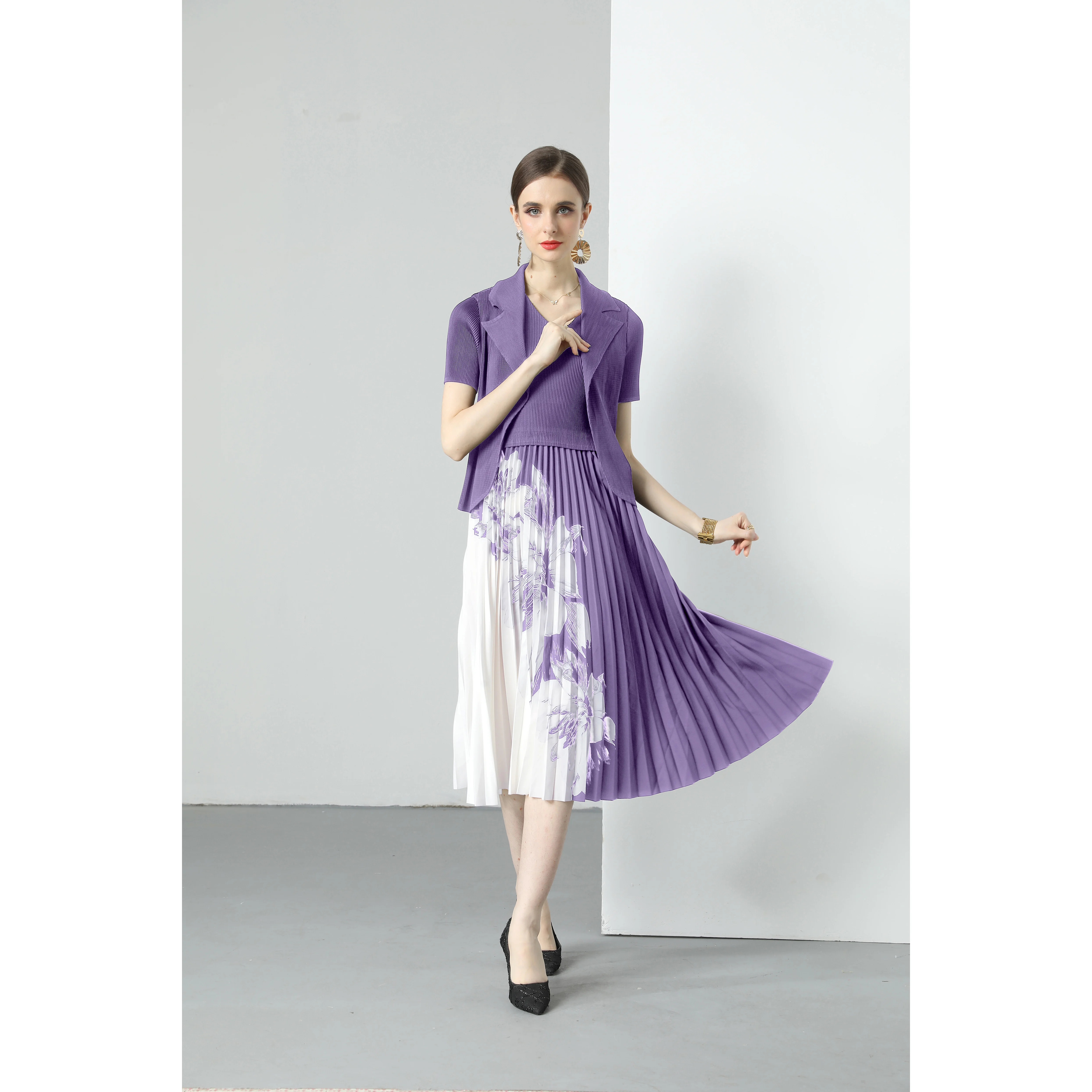 

Miyake Ink Painting Pleated Suit Pleated Skirt Slimming Fashionable Temperament Dress for Women's Mother Two-piece Dress Set