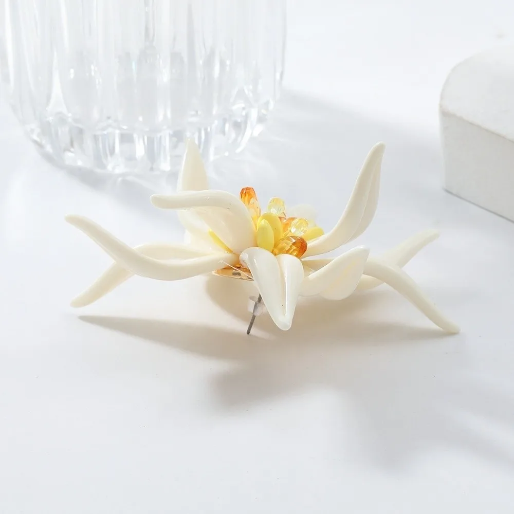 Ювелирные изделия ручной работы с лепестками цветов, преувеличенный дизайн, материал из смолы, ювелирные изделия с PVD-покрытием, цветочный дизайн, модный стиль