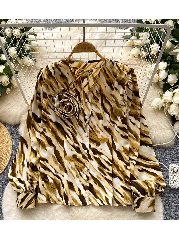 

Women‘s Spring Shirt 2025 New High-end Three-dimensional Flower Lace Up V-neck Single Breasted Long Sleeved Printed Top BL141