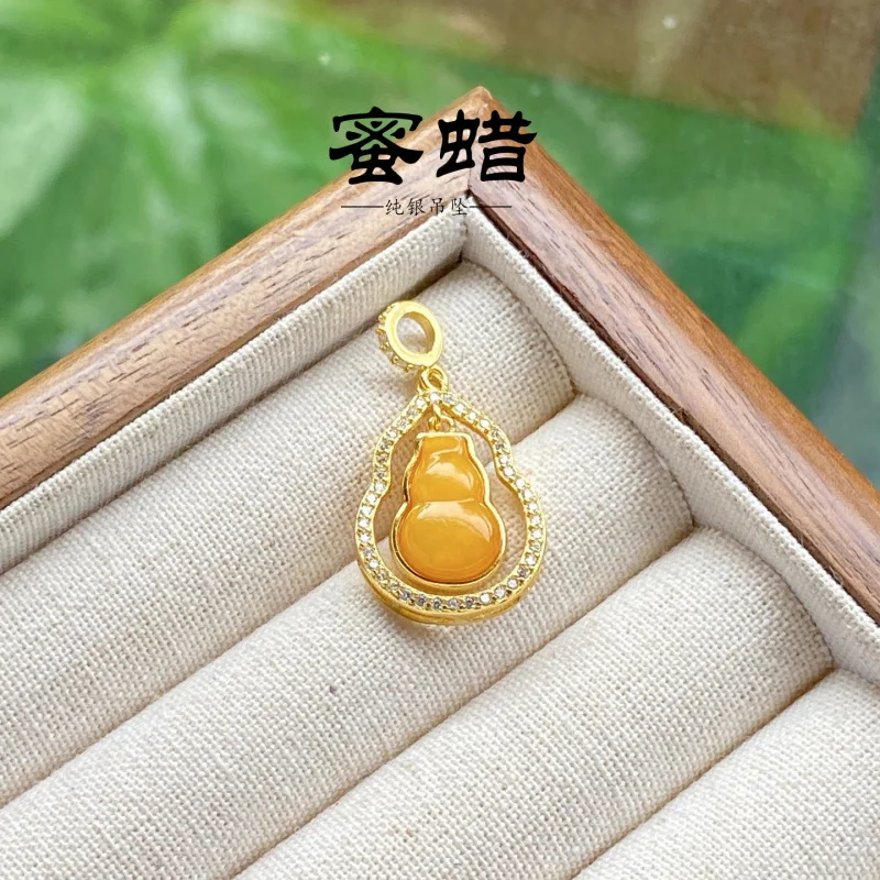 

Natural Gourd Pendant Chicken Fat Yellow Beeswax Full Body S925 Silver
