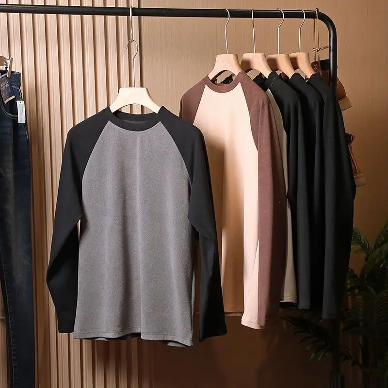 تي شيرت شتوي كبير الحجم بحجب الألوان على الوجهين تي شيرت مخملي دافئ فضفاض غير رسمي بأكمام طويلة ملابس نسائية