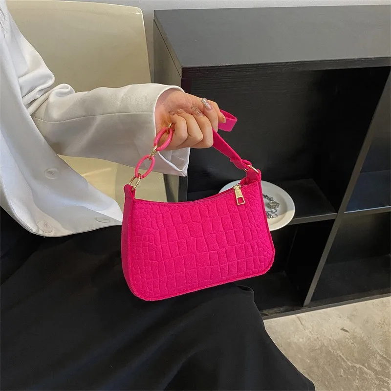 Trendy Lightweight Women Small Square Bag Crocodile Pattern Faux Fur Material Versatile Chain Strap Single Shoulder Bag