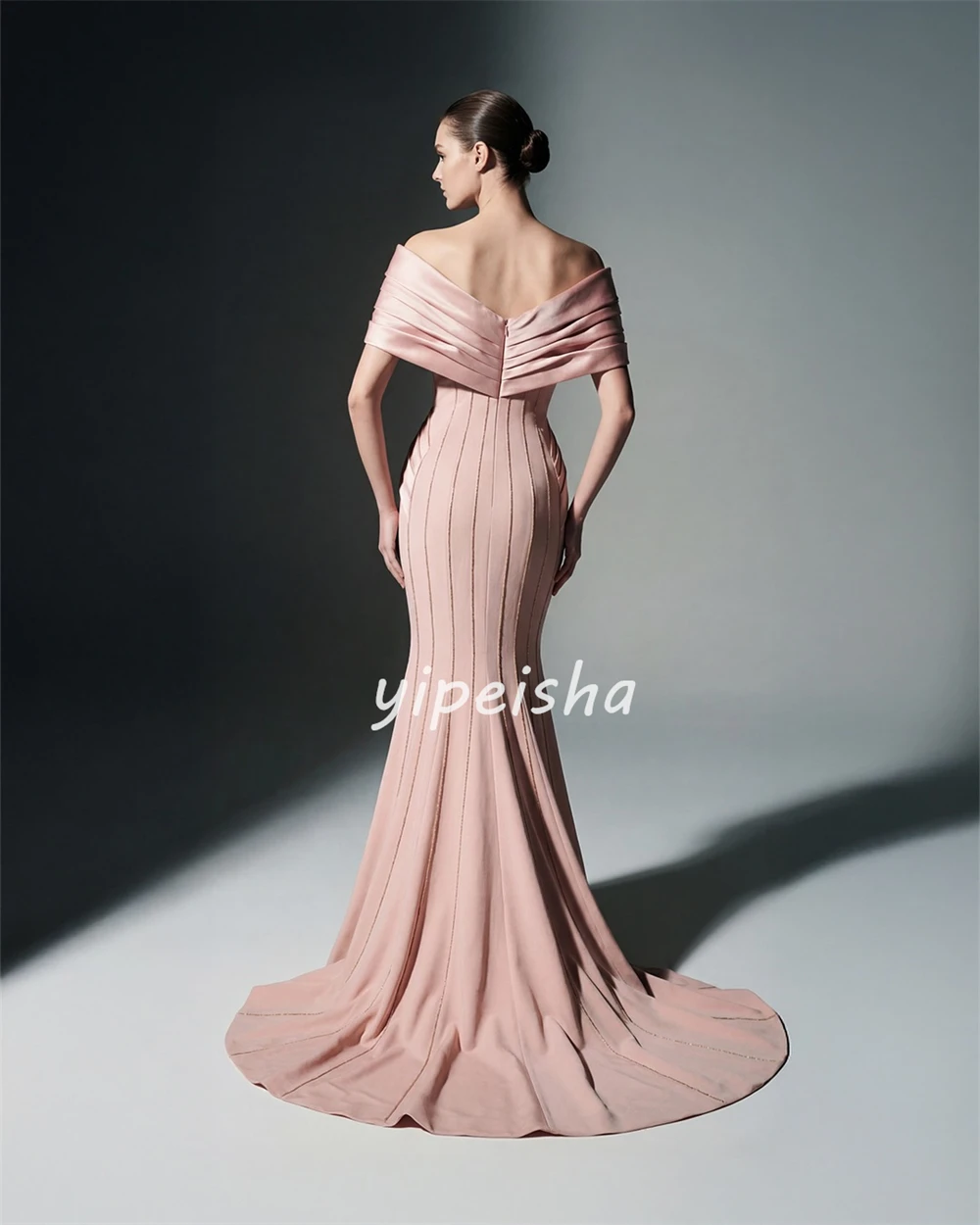 Maßgeschneiderte Elegante Damen-Jersey-Kleider mit Raffungen und Plissee im Meerjungfrauenstil, Moderner Schulterfreier Ärmelloser Abendkleider in Bodenlänge – Detail 5