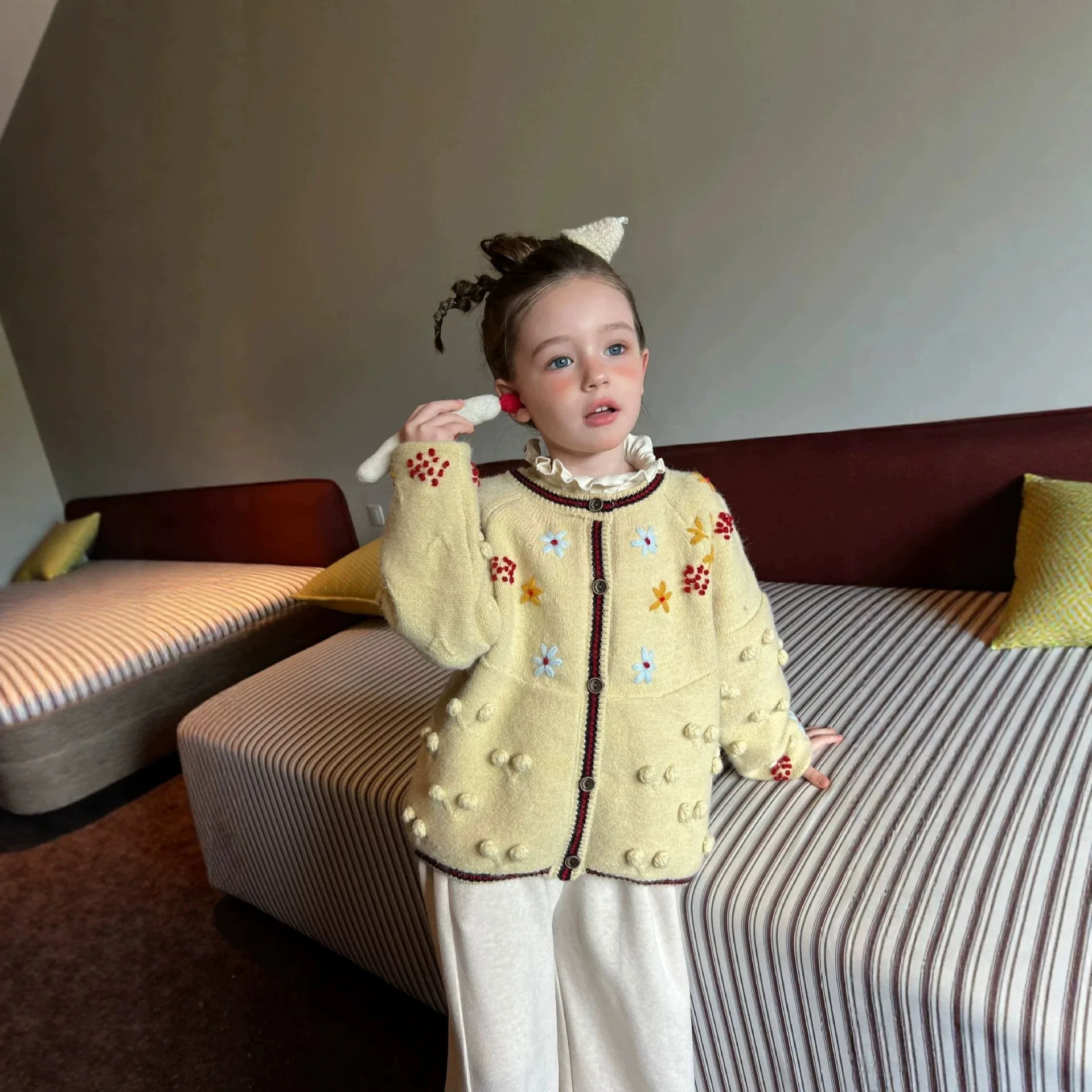 Children's 2026 New Soft Three-dimensional Ball Cardigan Top Girls' Autumn Retro Heavy Industry Hook and Flower Sweater Jacket
