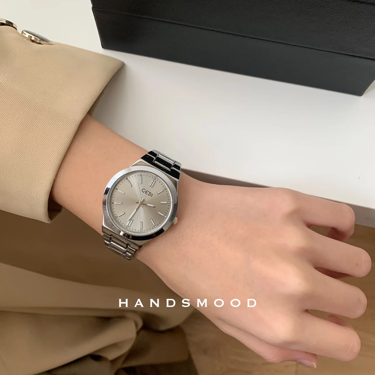 

Simple, stylish, luxurious, classic, elegant chain, ladies' quartz watch, a gift for your girlfriend, a stylish quartz watch