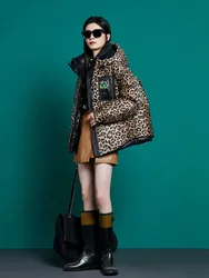 Piumino da donna con stampa leopardata con cappuccio corto 2023 cappotto invernale di nuova moda femminile piumino d'anatra bianco addensare abbigliamento caldo