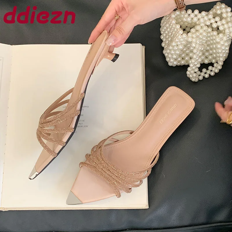 

Модные женские шлепанцы на низком каблуке с острым носком, роскошные женские шлепанцы на каблуке со стразами, женские шлепанцы, сандалии-лодочки