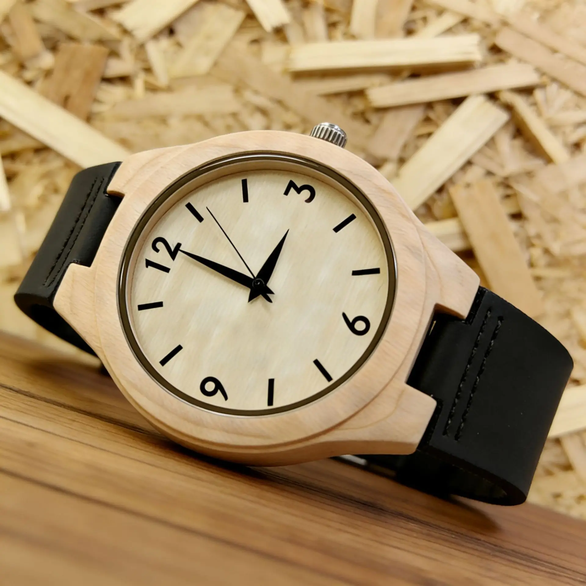 

Classic Leather Strap Wooden Watch Maple Wood Quartz Wristwatch Mens Simple Casual Outfit Gift