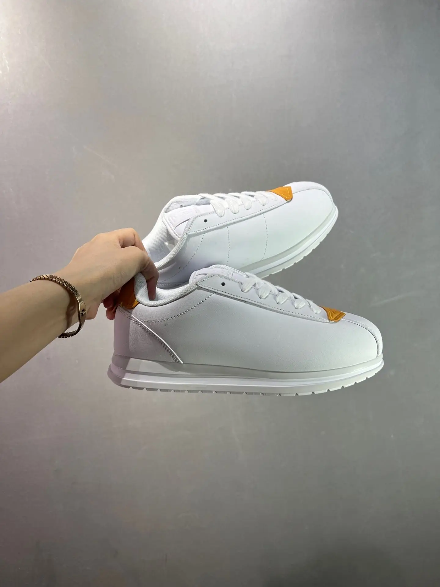 Men Women White Orange Patchwork Low Top Flat Casual Sneakers PU Splicing Minimalist Lace-up Running Shoes Retro Couple Versatile Casual Shoes