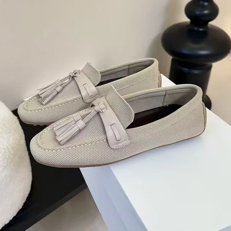 Nuove scarpe basse con decorazione nappa in maglia con punta tonda da donna tinta unita retrò mocassino con bocca superficiale primavera estate capispalla scarpe singole