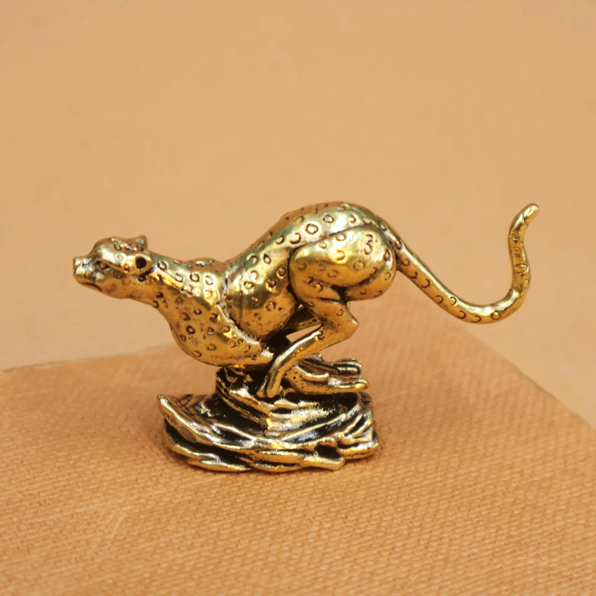 Cheetah Statue Desktop Ornaments Solid Metal Animal Leopard Figurines Miniatures Home Decorations Crafts Child Gifts