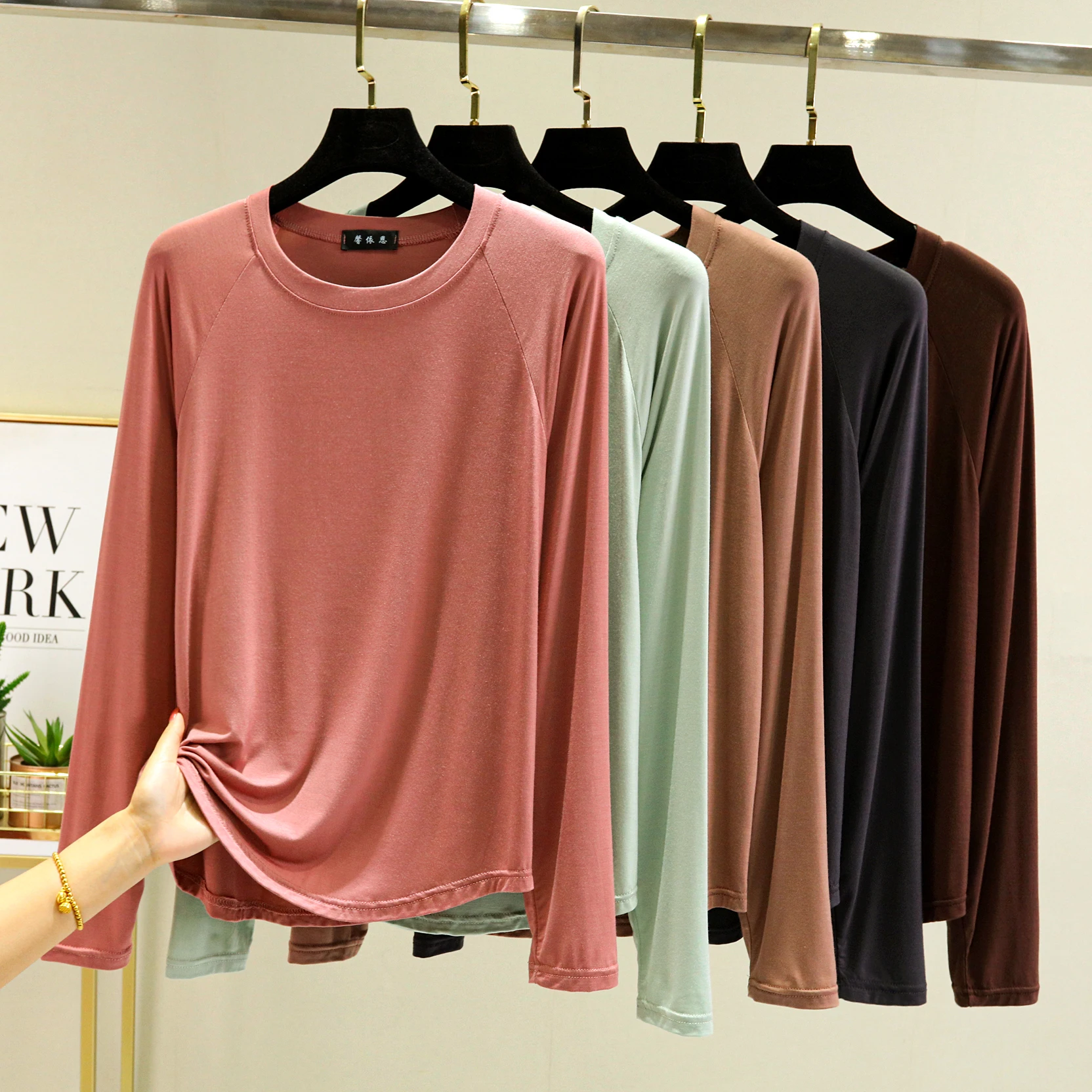 تي شيرت نسائي Mod Long Sve بقصة ضيقة مستديرة Ne Thin Top بالإضافة إلى حجم قاعدة ألوان فضفاضة ومتعددة الاستخدامات irt