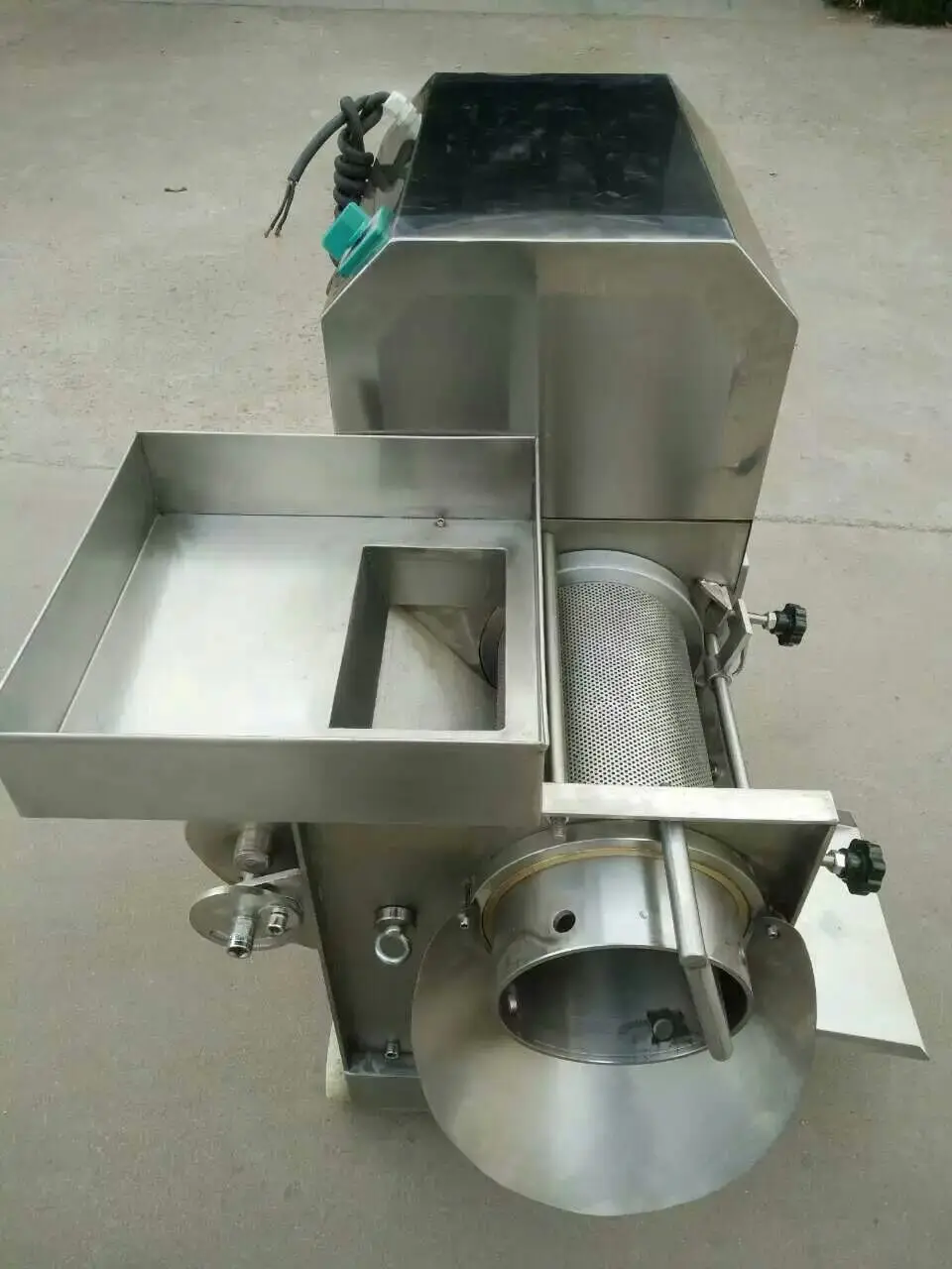 Fotografia 4: Máquina Automática de Processamento de Peixe, Coletora de Carne de Peixe