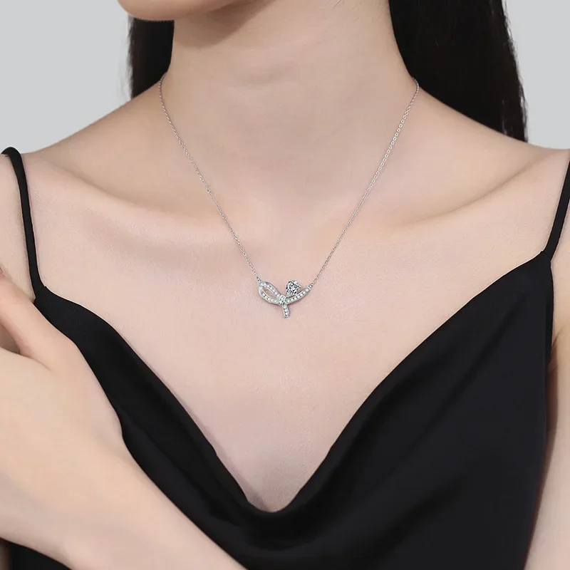 

18K gold inlaid diamond pendant women's necklace light luxury PT950 platinum bow moissanite 1-carat fashionable necklace