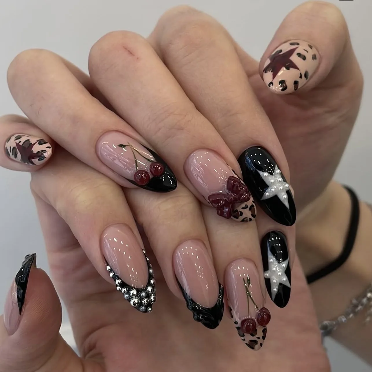 

24pcs Mid-length Almond Manicure Tips Bow French Leopard Print Full Cover Fake Nails Cherry Star Wearbale Press on False Nails