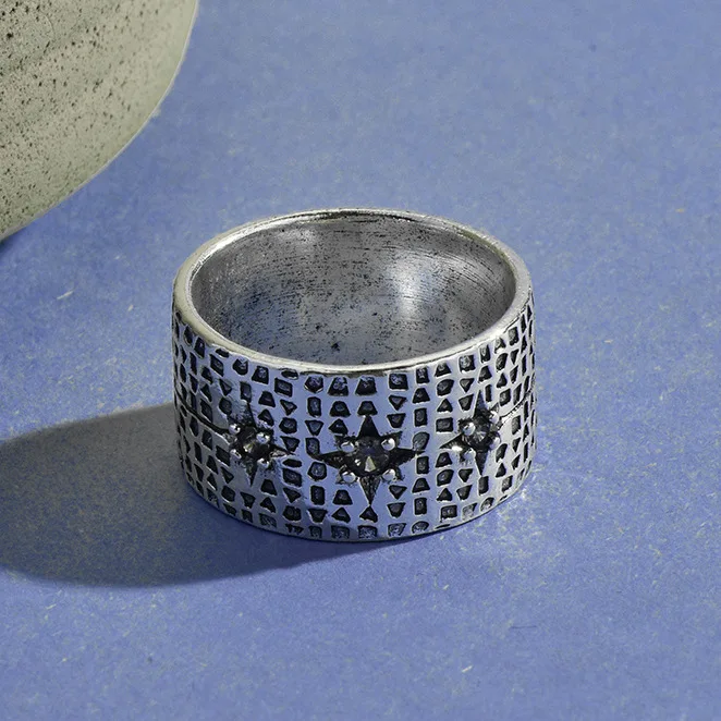 새로운 금속 재봉 쏘리개 손가락 보호대, 바늘과 실 손가락 보호 링, 손으로 꿰맨 망치 질감 지르콘 반지