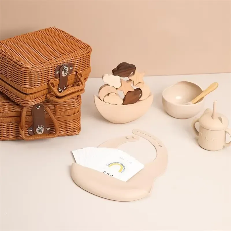 Eco-friendly baby tableware bib wholesale bisphenol a free silicone suction baby products feeding set baby bowl with spoon