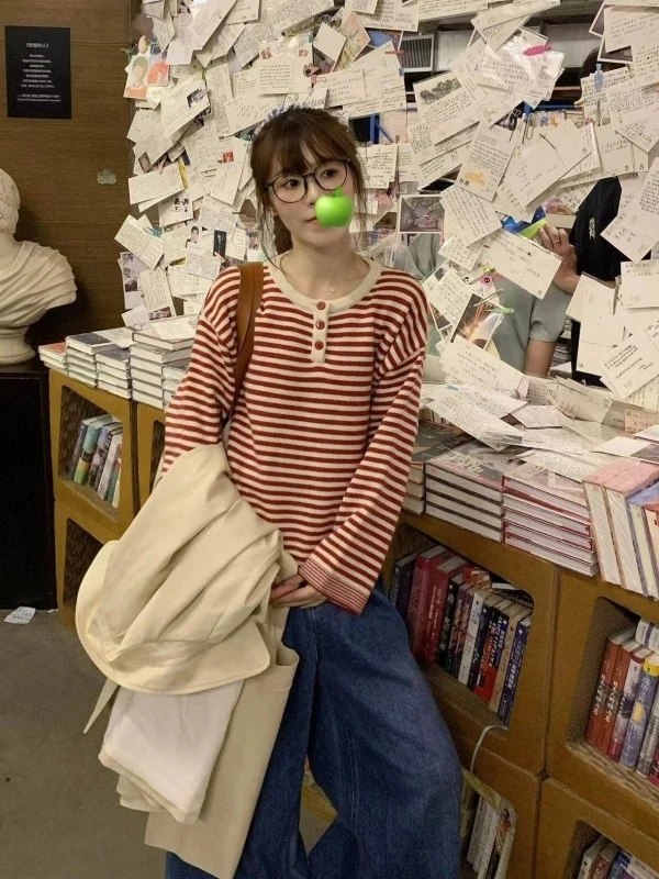 韓国デザインセンセーションカラーブロストライプラウンドネニットウェアレディース秋冬新作ルーズトップカレッジスレセーター