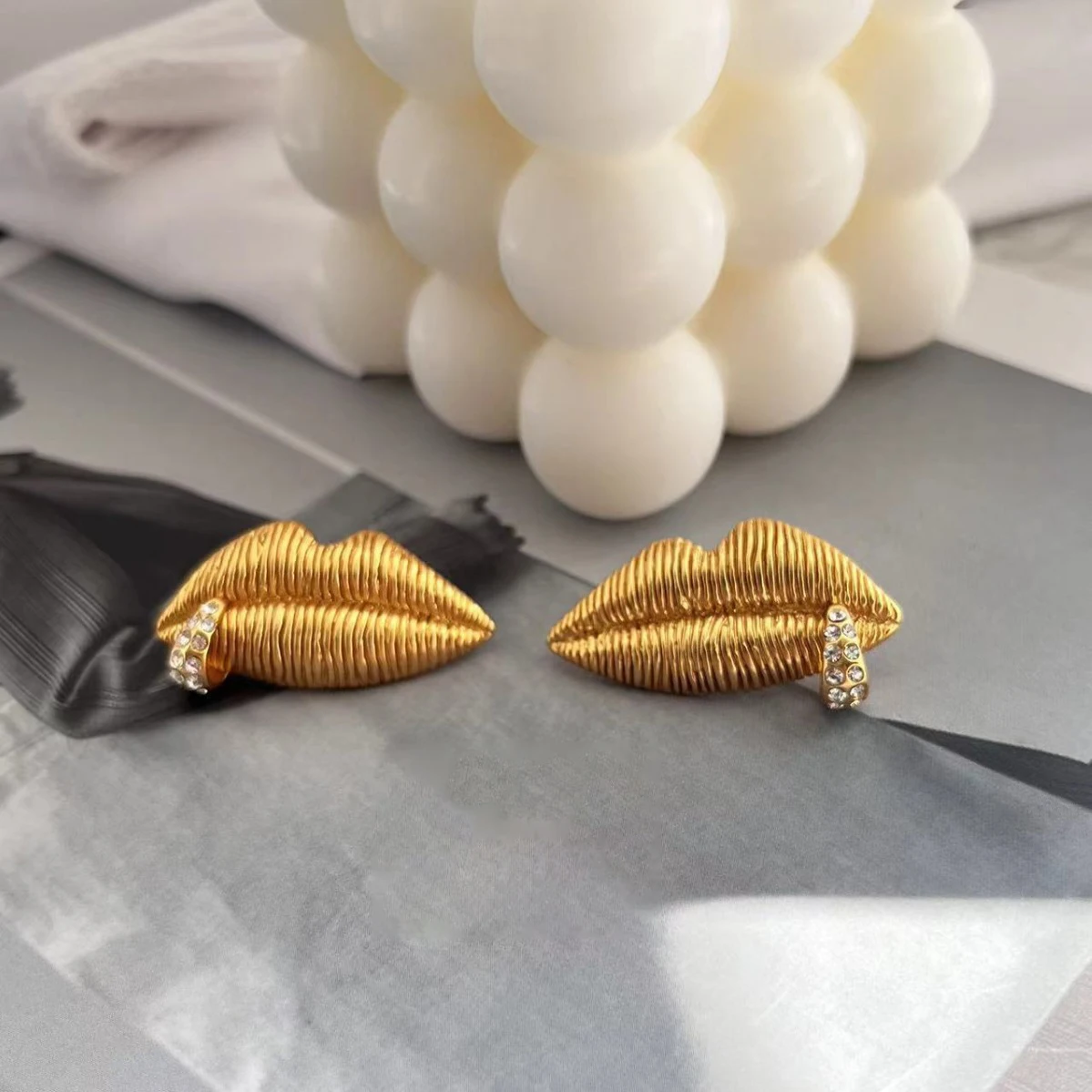 

Schiaparel style large-mouthed stud earrings abstract art face series, luxurious old money style
